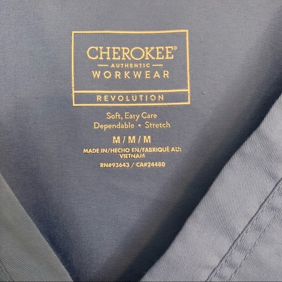 Cherokee revolution v-neck scrub top size medium - Picture 2 of 2